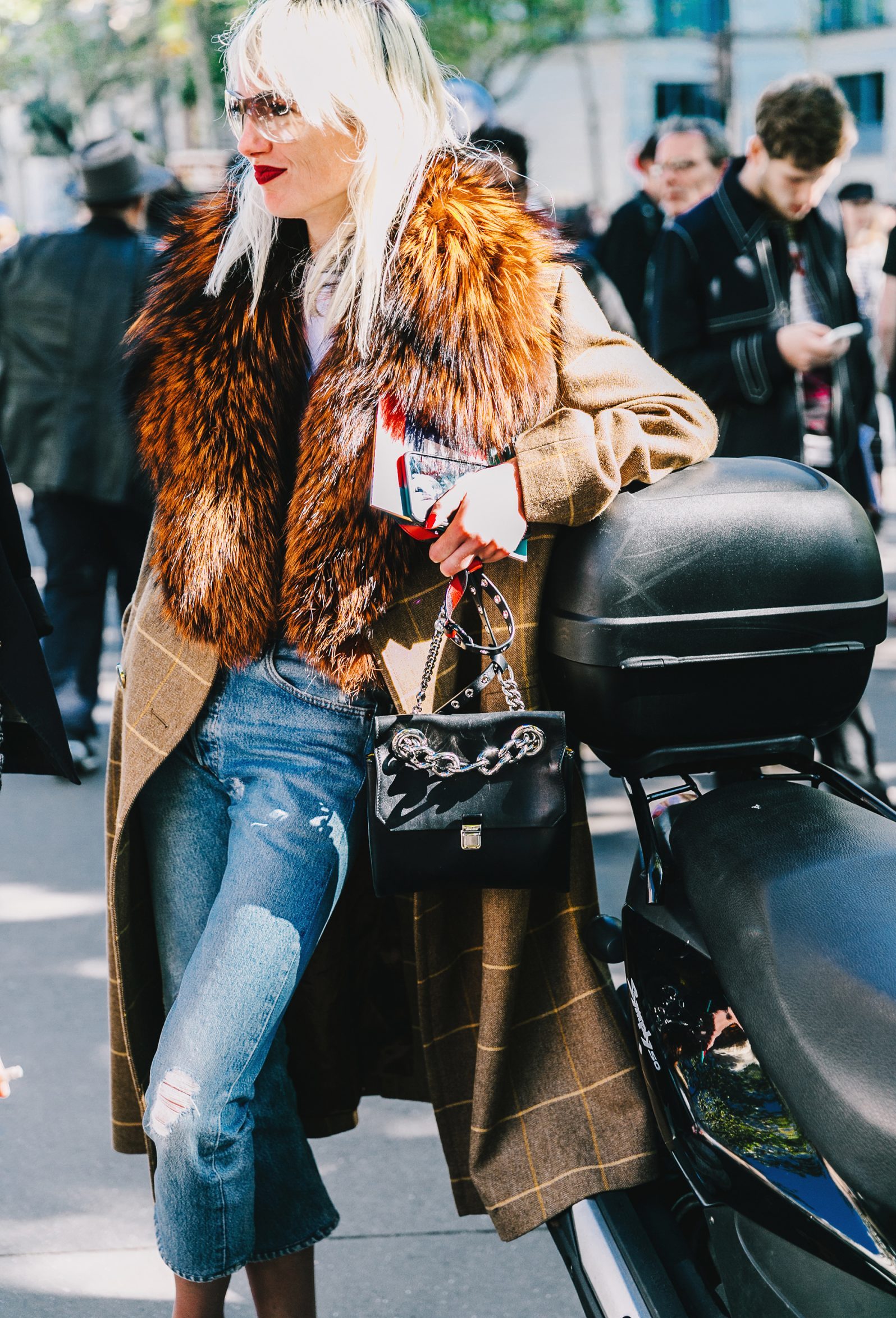 PFW-Paris_Fashion_Week_SS17-Street_Style-Outfit-Collage_Vintage-Louis_Vuitton-Miu_Miu-30-1600x2400.jpg