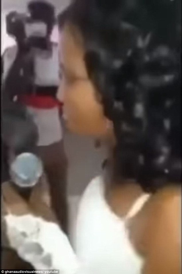 3A98B39A00000578-3955804-Caught_out_The_spurned_lover_pictured_snatched_the_microphone_be-a-6_1479700030652.jpg