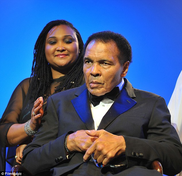 3BE087C600000578-4092732-Muhammad_Ali_s_daughter_has_hit_back_at_claims_the_family_are_at-a-18_1483656254521.jpg