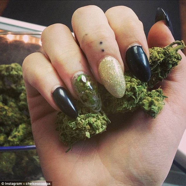 3CF869EF00000578-4208510-Michigan_based_Instagrammer_Chelsea_Christie_has_jumped_on_board-a-9_1486888214316.jpg