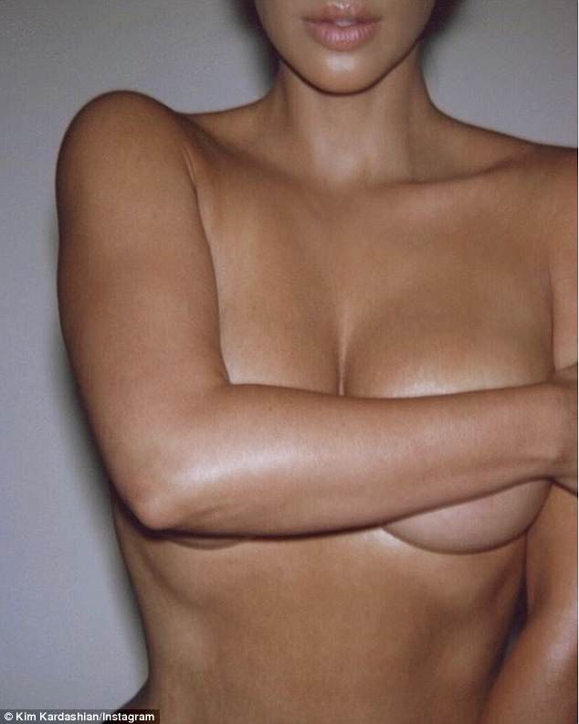 4B7FEDDF00000578-0-Kim_Kardashian_shared_a_saucy_topless_snap_on_Tuesday_showing_he-m-9_1524580455090.jpg