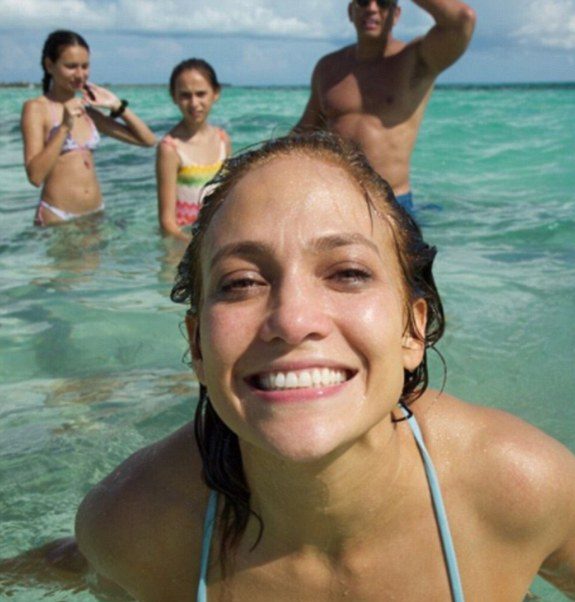 4E8B3D0500000578-5988923-Happiness_Alex_Rodriguez_sent_his_girlfriend_Jennifer_Lopez_a_to-a-2_1532506631760-e1532513166564.jpg