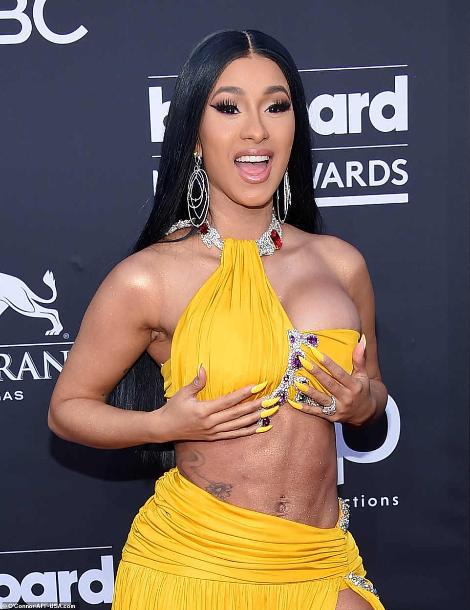 12981626-0-New_work_Cardi_B_put_her_new_assets_on_display_on_Wednesday_when-a-39_1556756161695.jpg