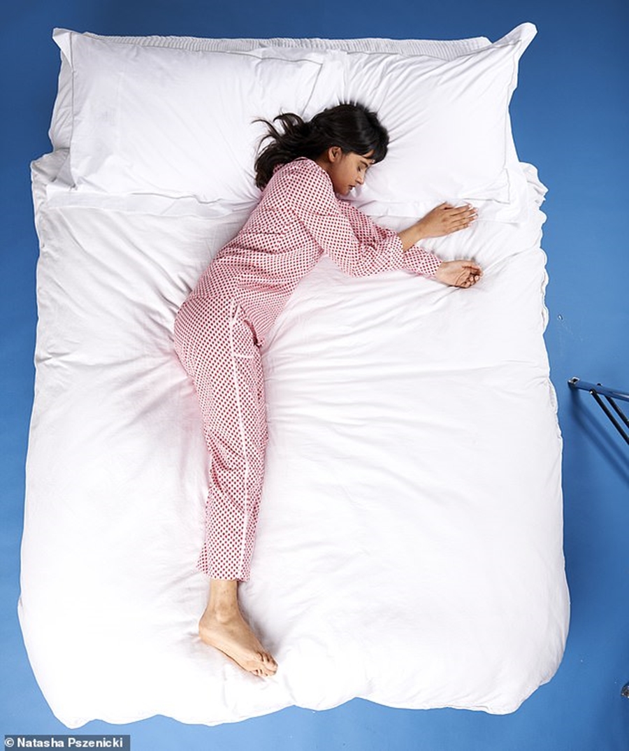 15002036-7159613-The_body_language_expert_believes_people_who_sleep_in_the_yearne-a-3_1561024001499.jpg