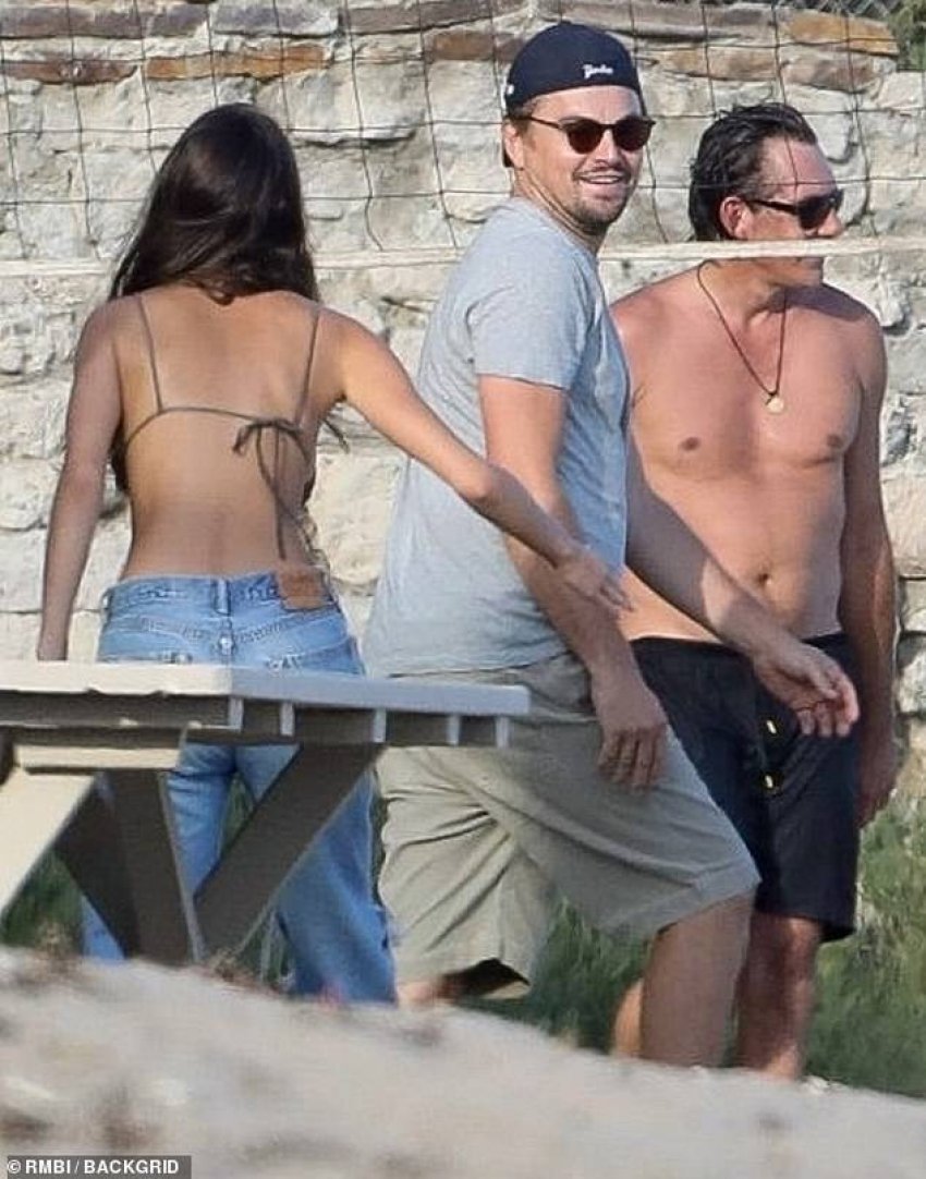auto_17988414-7420793-Casual_The_Wolf_of_Wall_Street_star_skipped_out_on_the_beach_att-a-15_15674966616521567504816.jpg