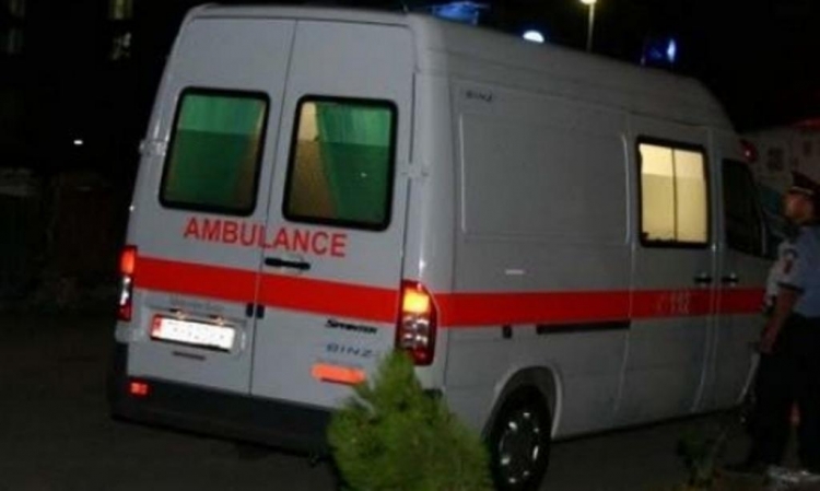 Fëmija 4 vjeç bie nga kati i tretë i banesës në Durrës, në gjendje të rëndë