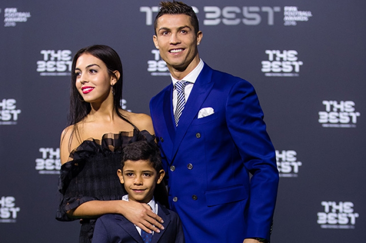 Shokohen fansat! Cristiano Rondaldo dhe Georgina Rodriguez drejt altarit? [FOTO]