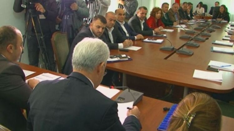 Deputeti Noka replikë ministrit Xhafaj: 