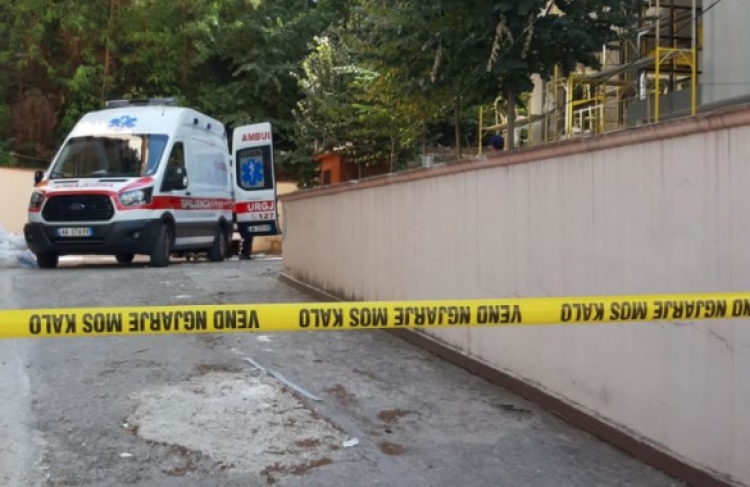 Tiranë, shembet skela e pallatit, humbin jetën dy punëtorë, lëndohen disa të tjerë