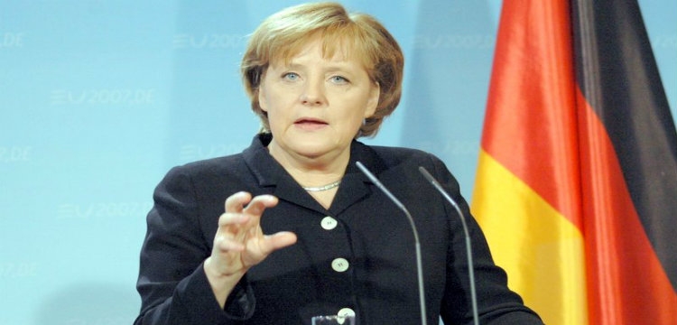 Merkel kritikon vendet evropiane që nuk pranojnë refugjatë
