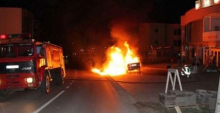 Ndezja e cigares shpërthen makinën në Korçë, 4 të plagosur