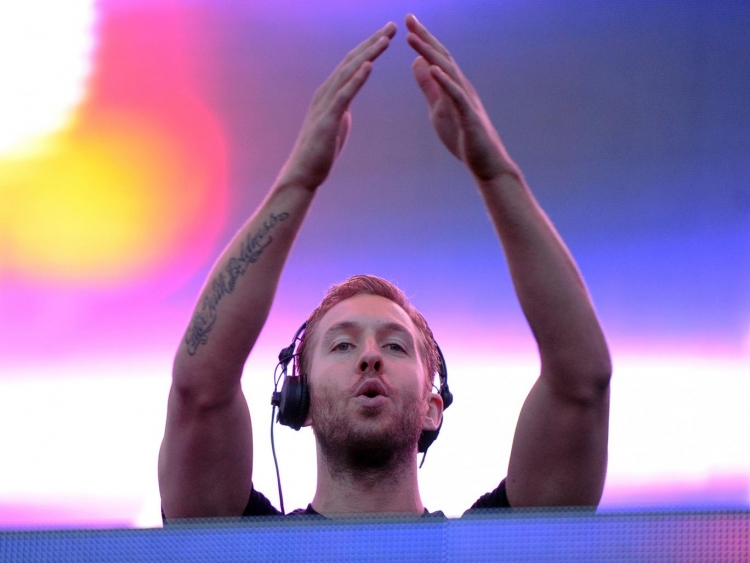 Calvin Harris mbretëron në listën e Dj-ve më të paguar. Ja sa fiton ai