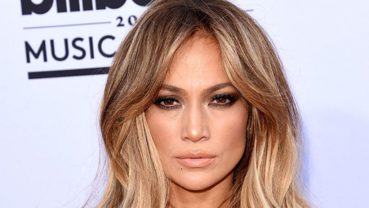 Kush i thotë Jennifer Lopez-it “Je ëngjëlli im”? [FOTO / VIDEO]