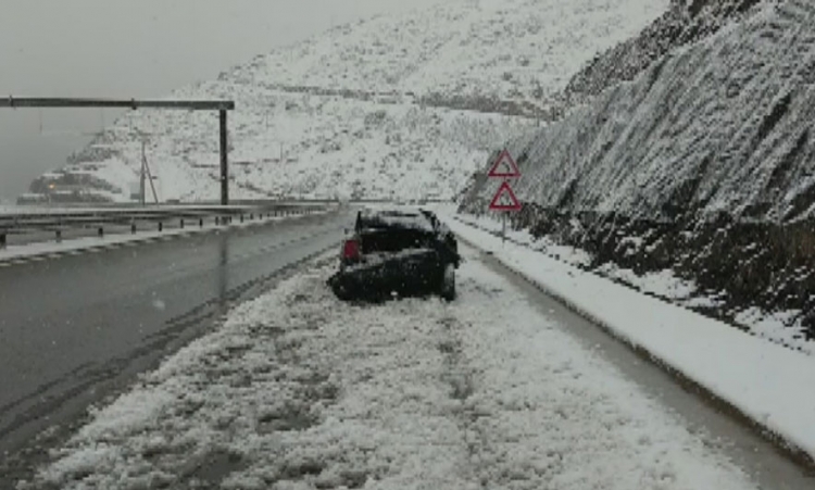 Lagështira, mjeti del nga rruga. 2 të vdekur në Kukës