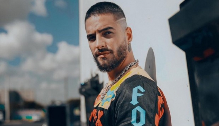 Maluma puth nënën e tij në buzë dhe njerëzit janë të skandalizuar [FOTO]