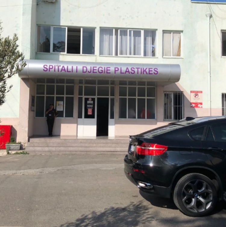 Bien në kontakt me rrymën elektrike, në gjendje të rëndë dy punonjës të OSHEE-së