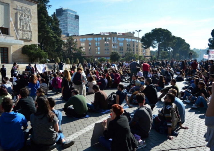 Protesta e studentëve, si do të zëvendësohet mësimi