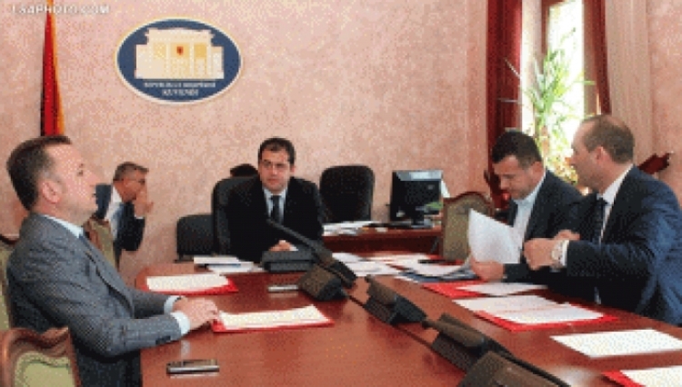 Debate të forta në komisionin e ligjeve, përplasje Manja-Bylykbashi, PD braktis mbledhjen