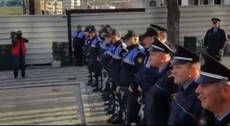 Protesta e opozitës/ Tre efektivë, lëndohen nga përleshja me protestuesit