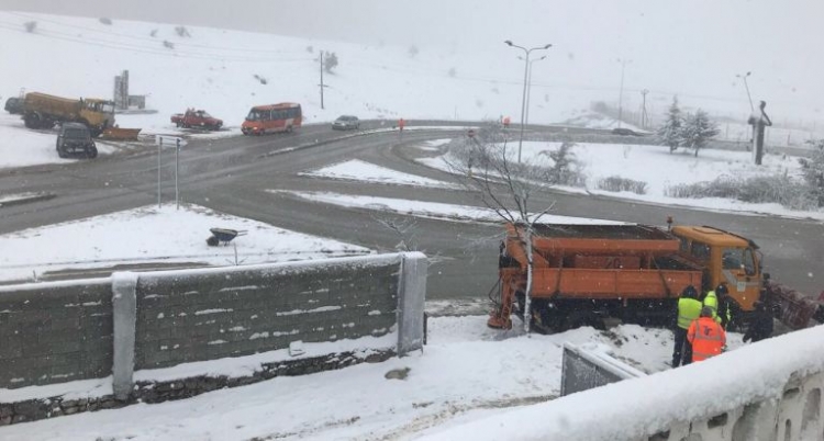 Reshje bore në aksin Elbasan-Korçë, ARRSH thirrje shoferëve: Lëvizni me zinxhirë