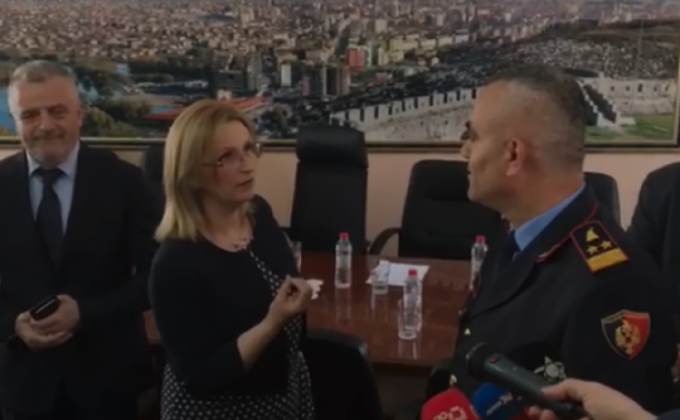 Situata e krimit në Shkodër, Voltana Ademi ‘i përvishet’ drejtorit të Policisë Ard Veliut [DEBATI]