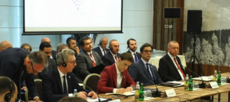 Sarajevë/ Meta përplaset me kryeministren e Serbisë për Kosovën