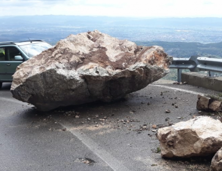 Shembje masive gurësh, bllokohet rruga Krujë-Sari Salltik [FOTO]