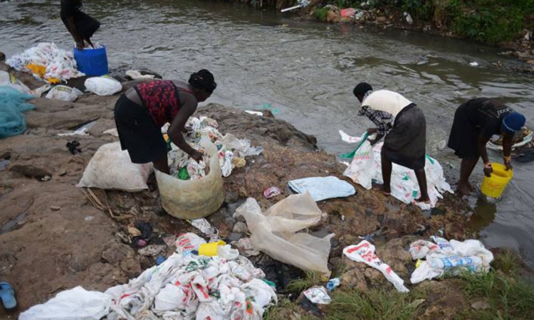 Kenia, 4 vite burg për qeset e plastikës