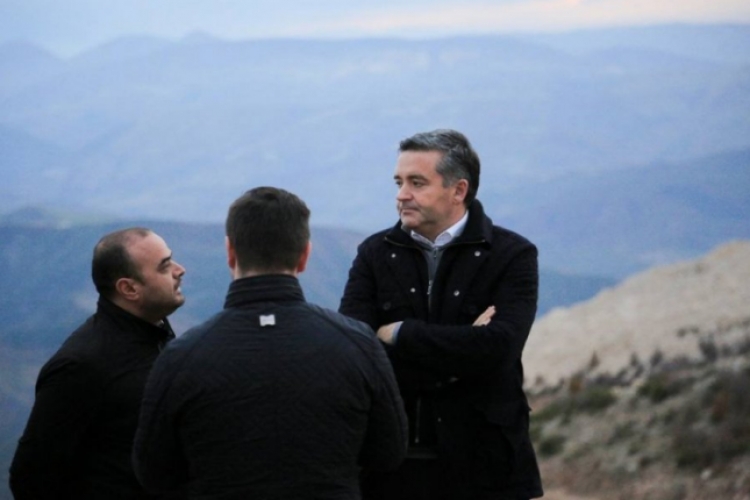 Ministri Blendi Klosi: “Në 2018 do të lejohet vetëm importi i makinave me standart Euro 5 e lart”