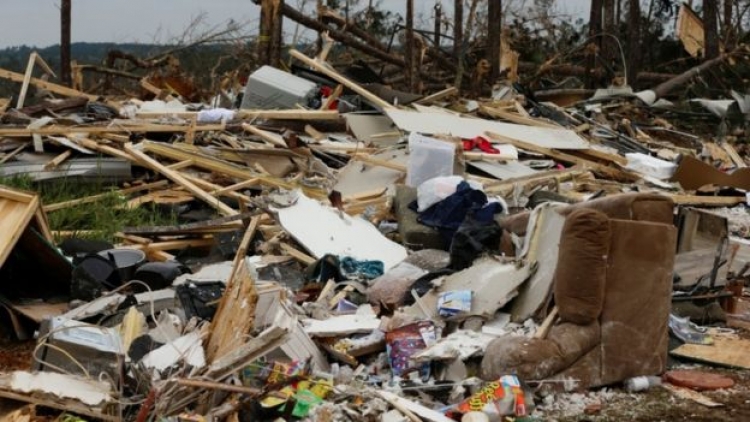 Bilance të frikshme nga tornadoja në SHBA/ Shuhet një familje e tërë