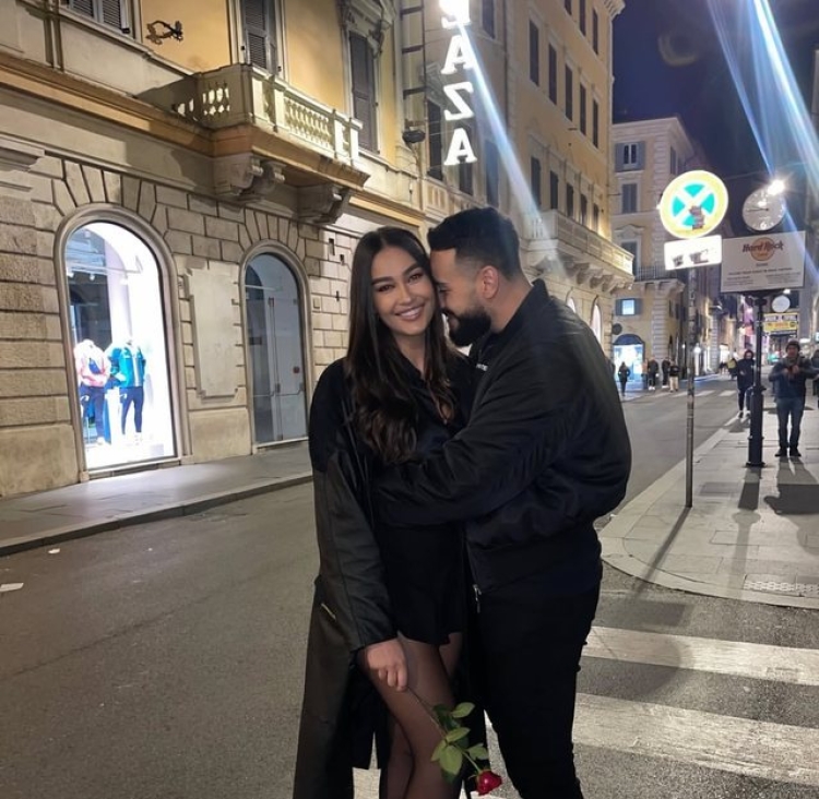 Adrola Dushi dhe Capital T të pandarë! Modelja ndan momentin e ëmbël…