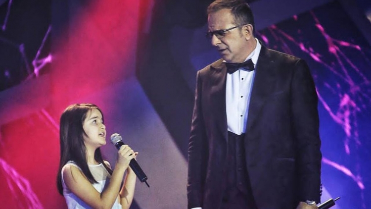 Anna Gjebrea tregon një sekret: Si e ‘’përzura’’ babin nga sheshxhirimi