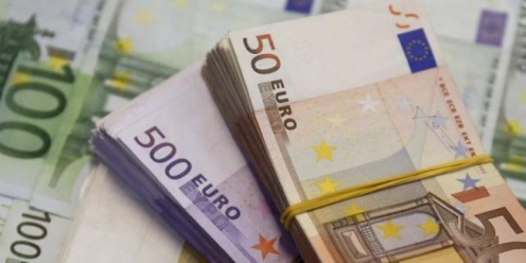 Festat dhe pushimet çojnë euron pikiatë
