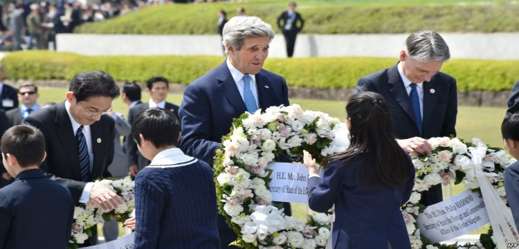 Vizitë historike, Kerry në memorialin e Hiroshimës