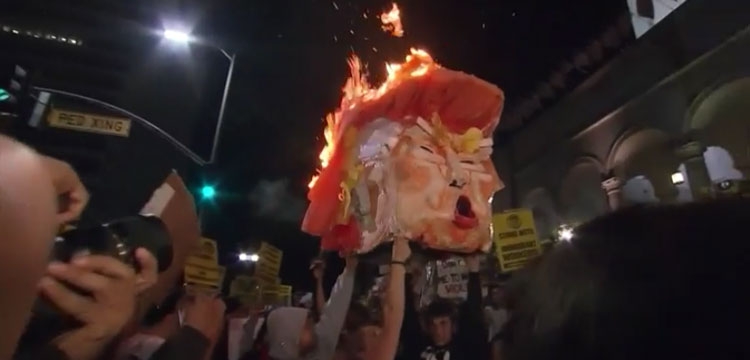 “Nuk je Presidenti im”! Shpërthejnë protestat anti-Trump në Amerikë [FOTO]