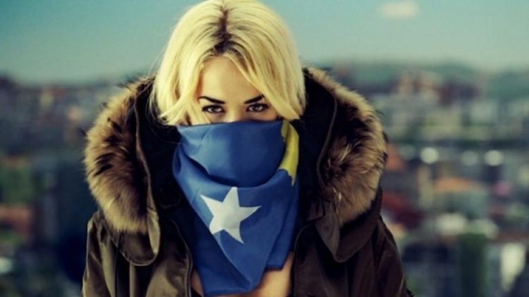 Tha që nuk i ka problem lekët, Rita Ora anulon koncertin në Kosovë për Festën e Pavarësisë? [FOTO]