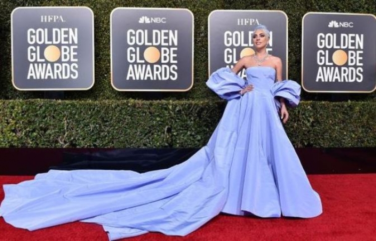 Ç'veshën vipat në tapetin e kuq të Golden Globes? Frymëzohuni me fustanet e yjeve ndërkombëtarë [FOTO]