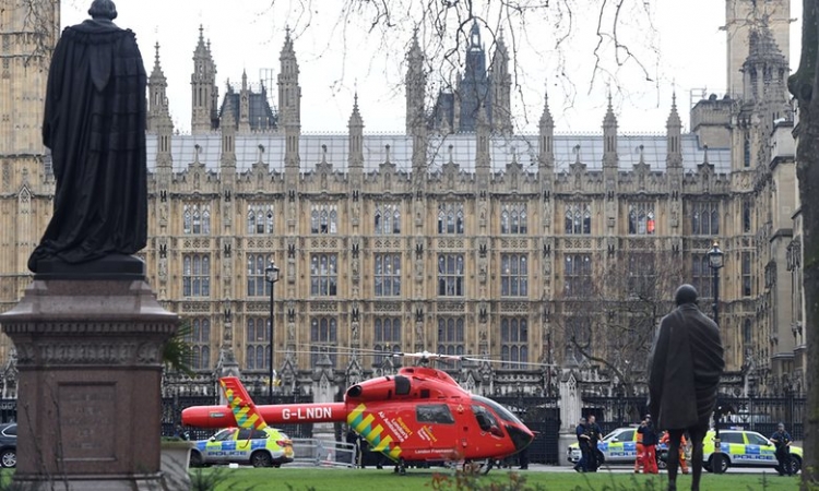 Londër, sulm terrorist pranë parlamentit, 12 të plagosur [FOTO]