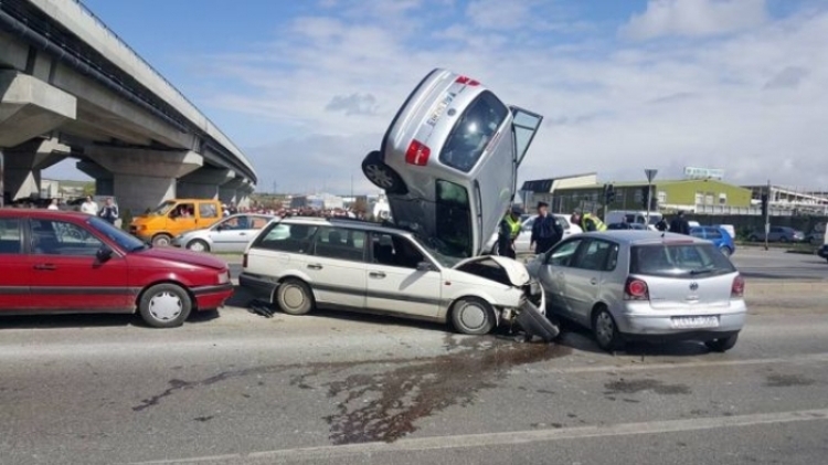 Policia nxjerr bilancin për aksidentet rrugore në vitin 2017, 215 persona kanë humbur jetën dhe janë penalizuar 1800 drejtues mjetesh në gjendje të dehur për të cilët ka nisur edhe ndjekja penale
