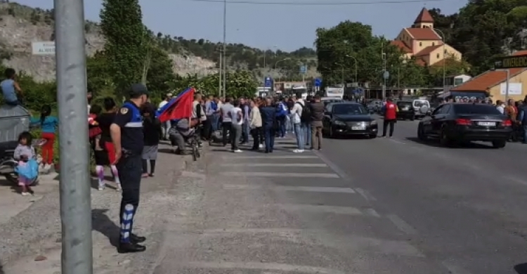 Rama pritet me protesta në Shkodër, qytetarët bllokojnë rrugën