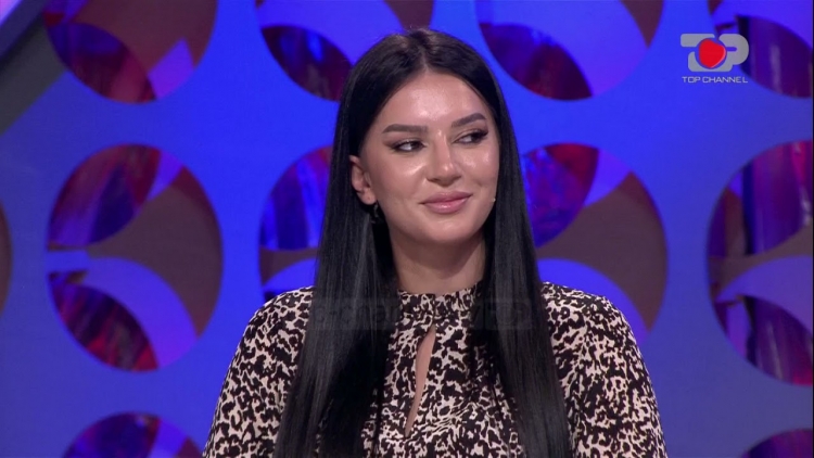 Festoi ditëlindjen, Efi refuzon dhuratën e konkurrentit të Përputhen