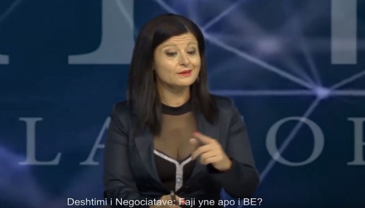 Gazetarja që u bëri xhiron e rrjetit me videon që shante, rrëfen për herë të parë publikisht: E kam përjetuar keq, është sulm politik [VIDEO]