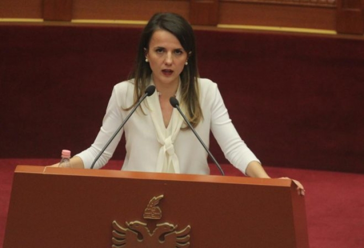 Rudina Hajdari thyen heshtjen: Ka ardhur koha që shqiptarët të përfaqësohen nga një elitë e re politike