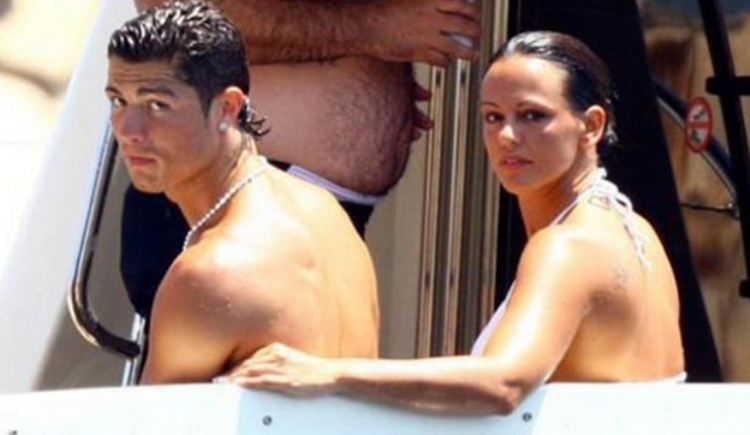 Ronaldo në Shtrat? Ish e dashura e tij shokon mediat botërore: E zinte gjumi pa... [FOTO]