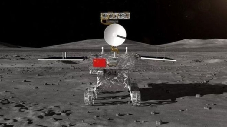 Anija kozmike e Kinës zbarkon në anën e errët të Hënës