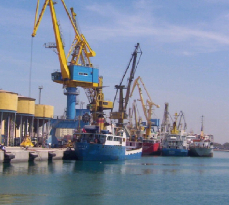Durrës. Anija arratiset nga porti, pa lejen e autoriteteve