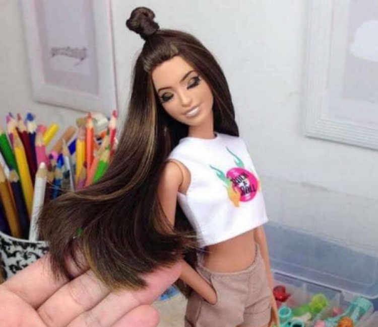 Barbie super fashion, me flokë të vërtetë... [FOTO]