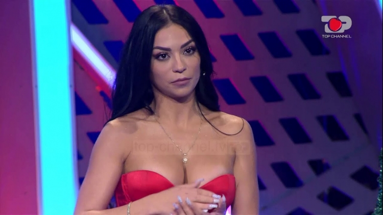 Mikela tregon me kë do dalë nga 'Përputhen': 'Rrugëtimit tim po i vjen fundi'