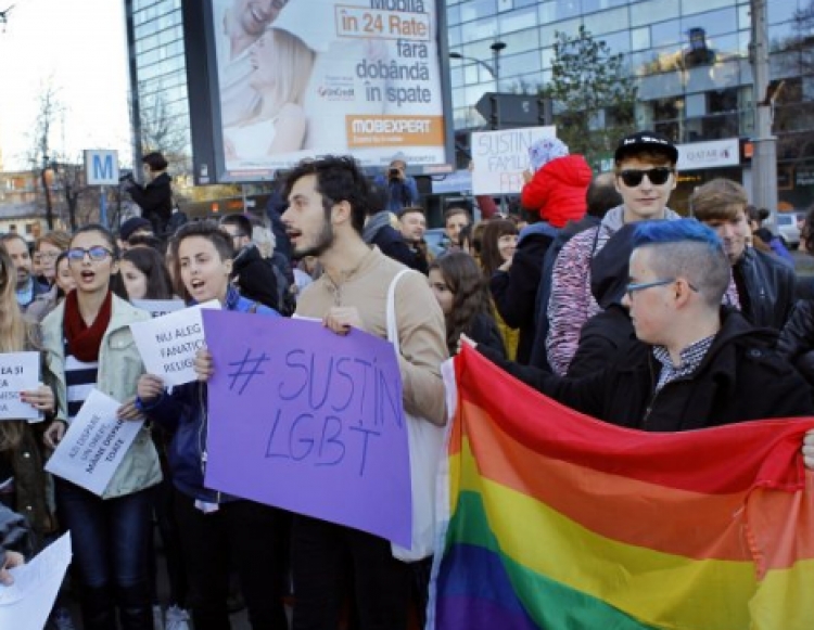 Dështon referendumi për ndalimin e martesave gay, çfarë kërkonin rumunët