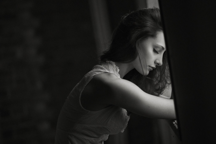 Një në katër vajza vuan nga depresioni [VIDEO]